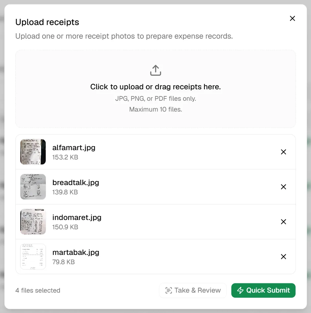 Upload receipts di Spensify — beberapa struk dapat diunggah sekaligus untuk diproses Smart Scan OCR AI.